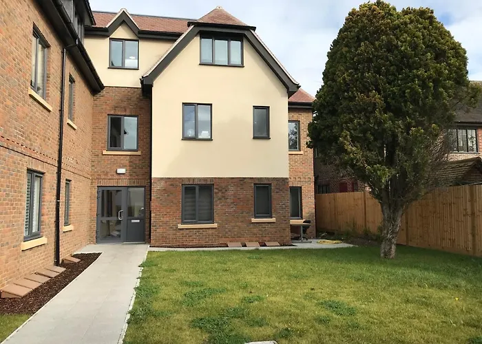 2 Bedroom 2 Bathroom Apartment 8 Including Free Parking