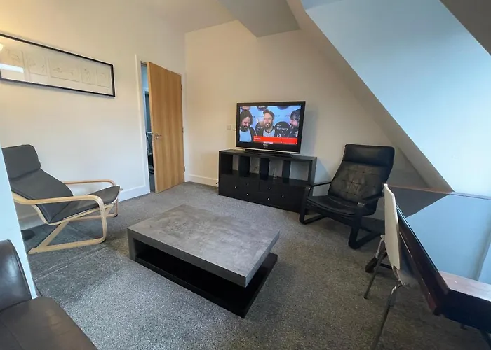2 Bedroom 2 Bathroom Apartment 8 Including Free Parking