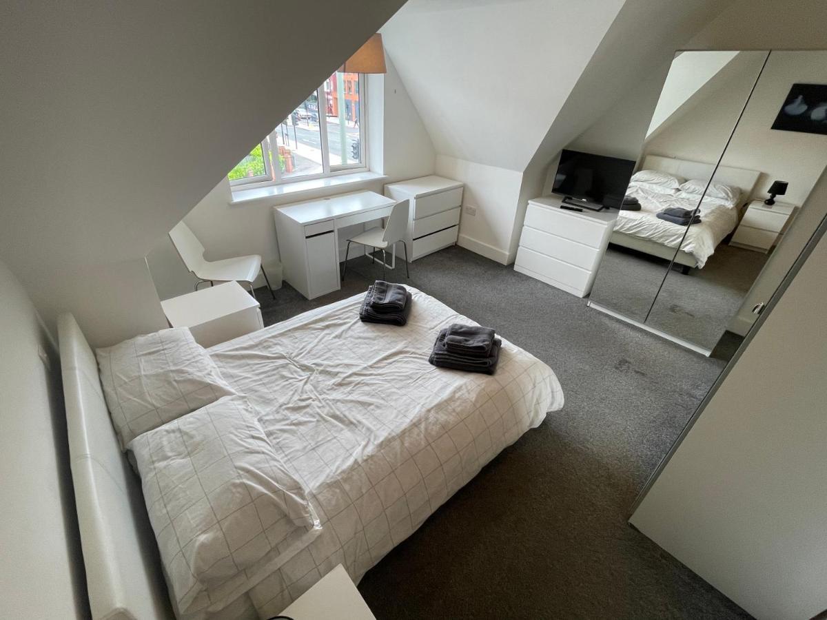 2 Bedroom 2 Bathroom 8 Including Free Parking *