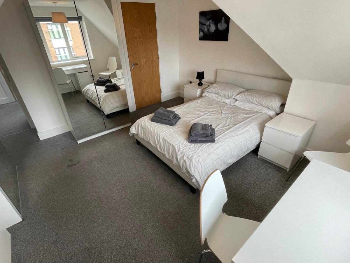 2 Bedroom 2 Bathroom 8 Including Free Parking Bromley