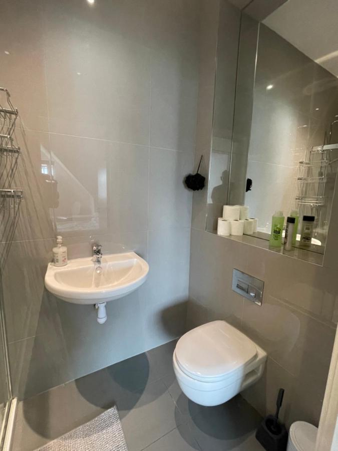 Apartment 2 Bedroom 2 Bathroom 8 Including Free Parking Bromley