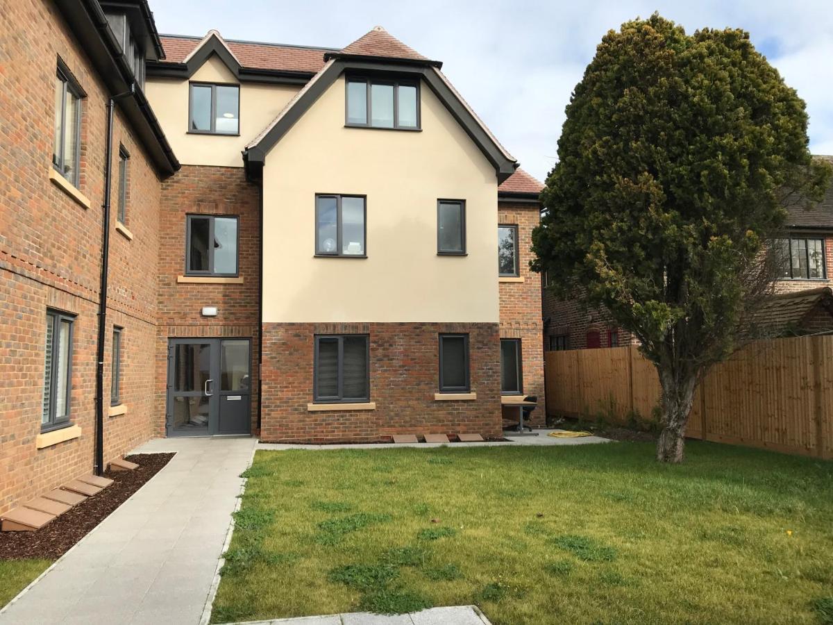 2 Bedroom 2 Bathroom 8 Including Free Parking *